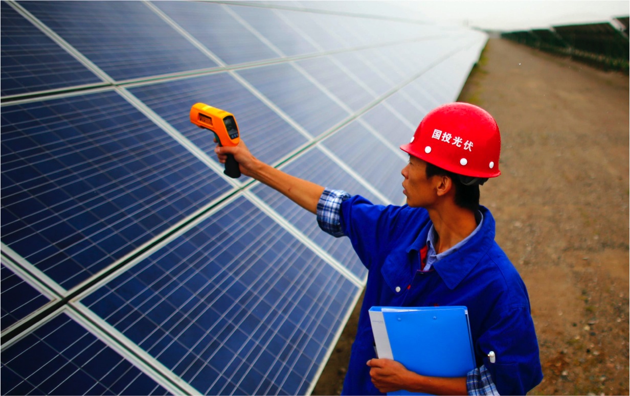 solar-worker-in-china-park.jpg